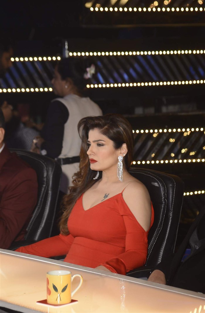 [Image: actress-raveena-tandon-hot-in-red-dress-...df226b.jpg]