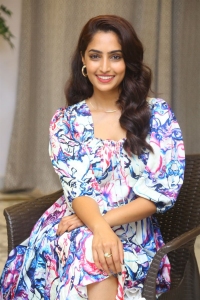 Samajavaragamana Actress Reba Monica John New Pictures