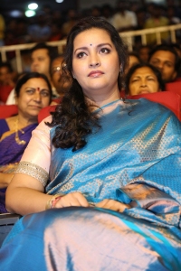 Actress Renu Desai Saree Stills @ Tiger Nageswara Rao Pre Release