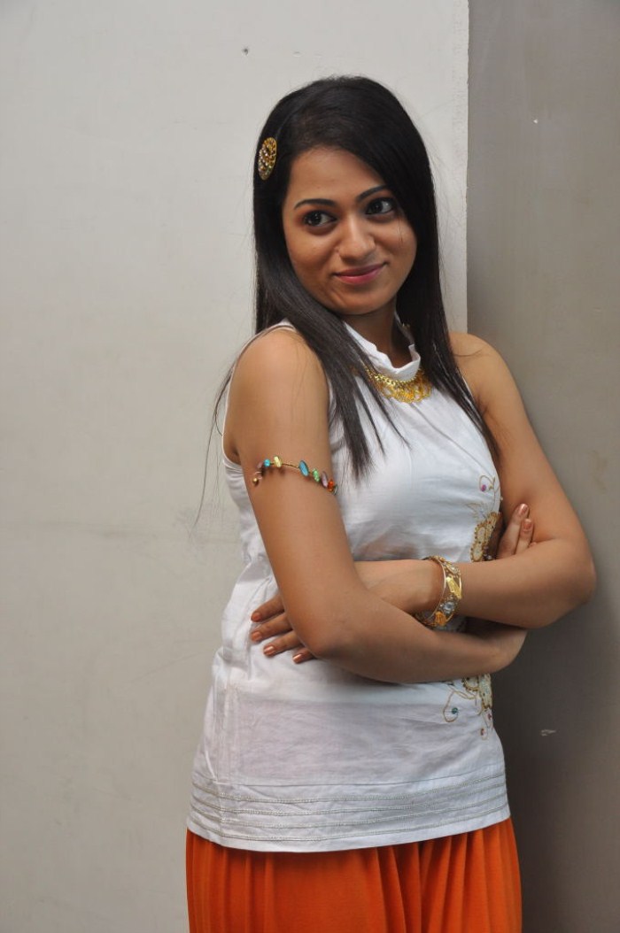 Ee Rojullo Heroine Reshma Photo Shoot Stills Gallery | New Movie Posters