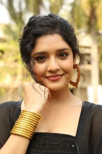 Valari Heroine Ritika Singh New Photos