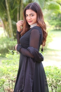 Telugu Actress Ritu Shree Photos in Blck Dress