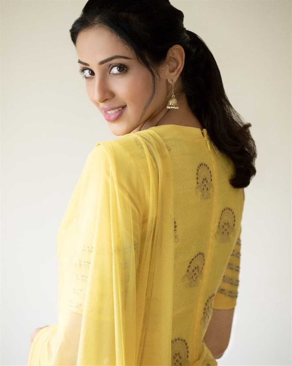 Actress Riya Suman New Photoshoot Images | Moviegalleri.net
