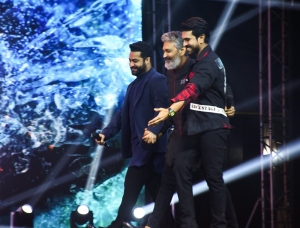 Jr NTR, SS Rajamouli, Ram Charan @ RRR Mumbai Event Pictures