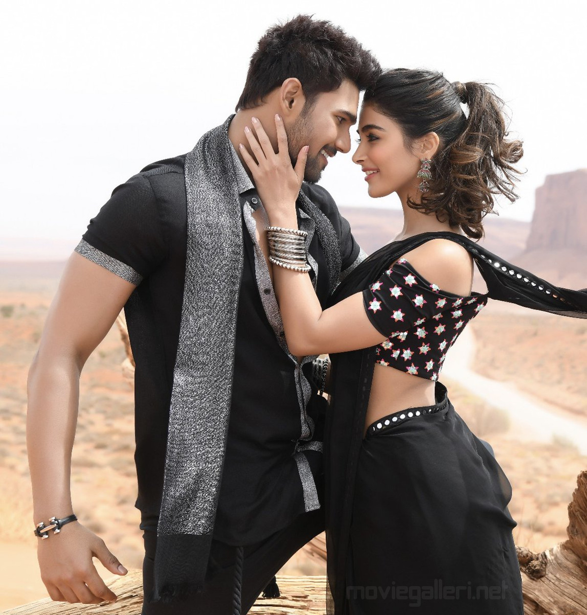 Saakshyam Movie Stills HD Bellamkonda Sai Sreenivas