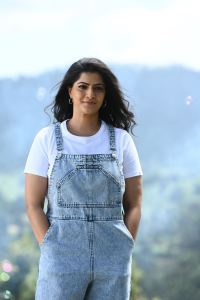 Actress Varalaxmi Sarathkumar in Sabari Movie HD Images