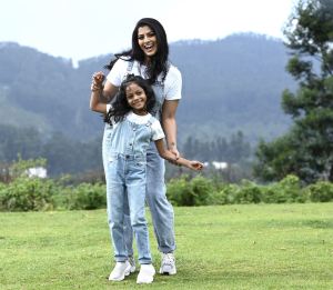 Varalaxmi, Baby Krithika in Sabari Movie HD Images