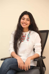 Love Story Actress Sai Pallavi Interview Photos