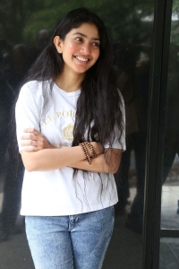 Virata Parvam Movie Actress Sai Pallavi Interview Pics