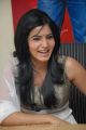 Cute Samantha New Stills at Seethamma Vakitlo Sirimalle Chettu Interview