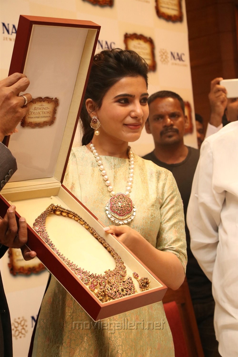 Actress Samantha Inaugurates Nac Jewellers Antique Exhibition Photos New Movie Posters