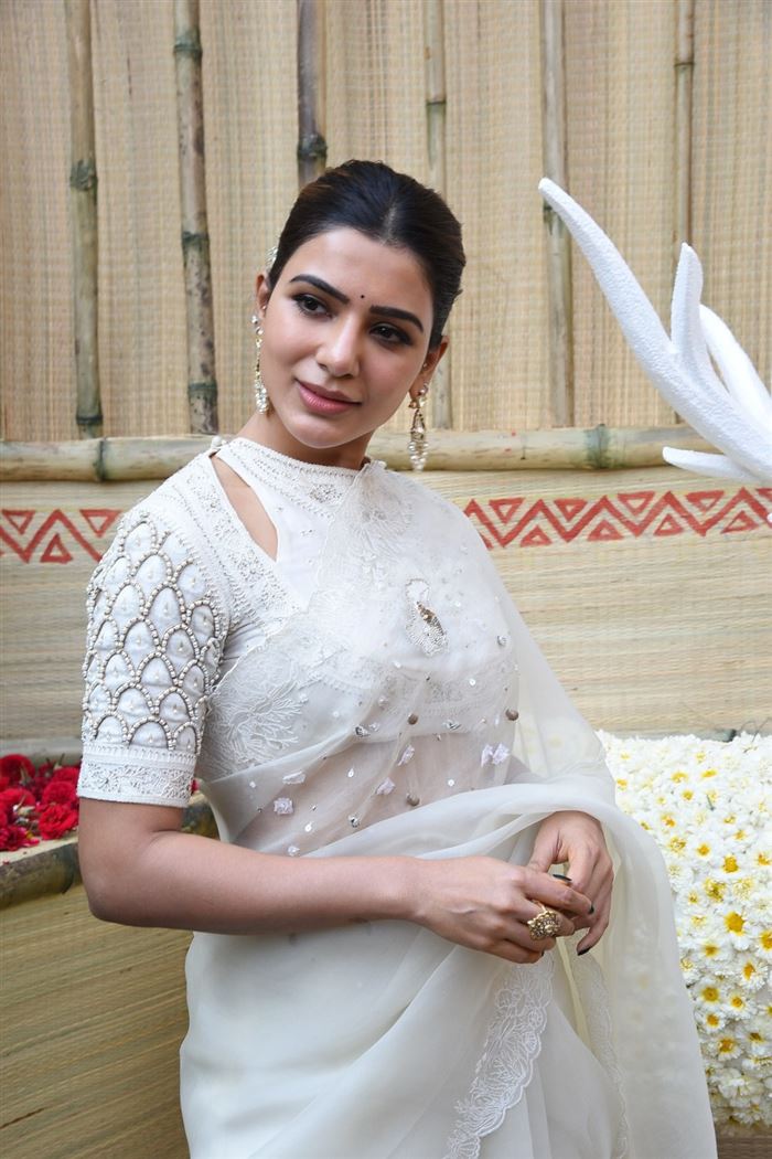 [Image: Actress-Samantha-White-Saree-Photos-%40-...3c4ff3.jpg]