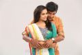 Sri Divya, Jeeva in Sangili Bungili Kadhava Thorae Movie Stills