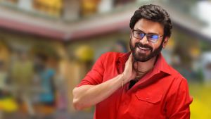 Venkatesh in Sankranthiki Vasthunnam HD Images