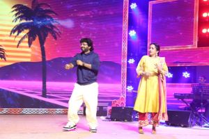 Anil Ravipudi, Suma @ Sankranthiki Vasthunam Blockbuster Musical Night Photos