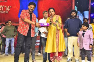 Venkatesh, Suma @ Sankranthiki Vasthunam Blockbuster Musical Night Photos