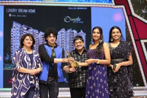 Shivani, Sivathmika Rajasekhar @ Santosham Suman TV Awards 2021 Function Stills