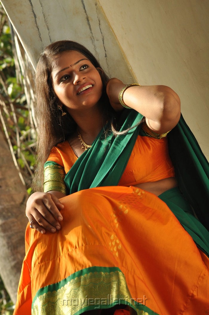 Picture 256973 | Actress Kamali in Selathu Ponnu Hot Stills | New Movie ...