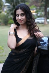 Padmavyuham lo Chakradhari Heroine Shashika Tickoo Black Saree Photos