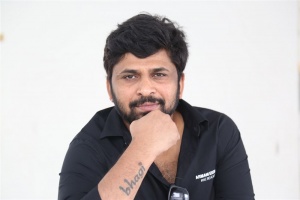 Kushi Movie Director Shiva Nirvana Interview Stills