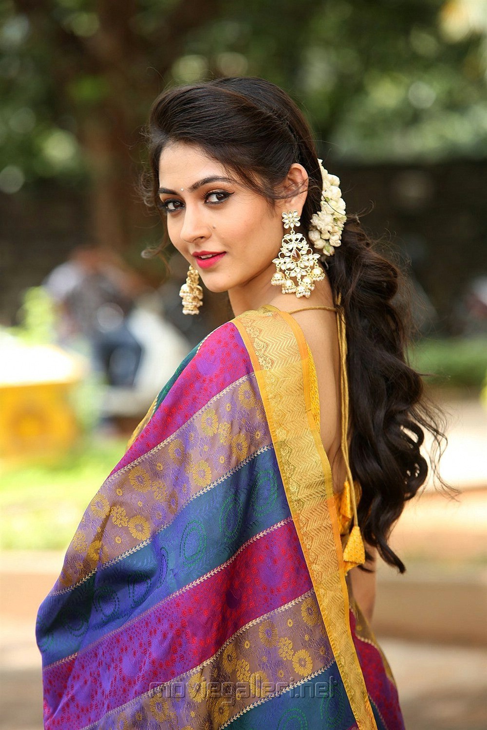 Actress Shivangi in Saree Photos.