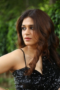 Ardham Movie Heroine Shraddha Das Stills