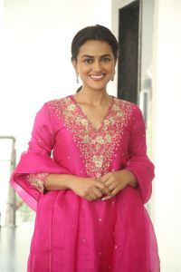 Daaku Maharaaj Actress Shraddha Srinath Latest Pictures