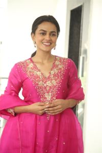 Daaku Maharaaj Actress Shraddha Srinath Latest Pictures