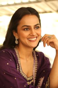 Dhaku Maharaj Actress Shraddha Srinath New Stills