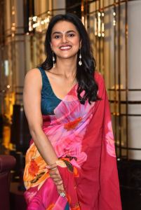 Actress Shraddha Srinath Saree Pictures @ Dhaku Maharaj Trailer Launch