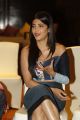 Actress Shruti Haasan Interview Photos about Srimanthudu Movie