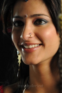 Telugu Actress Shruti Hassan New Pictures