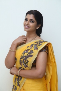 Actress Syamala Saree Pics @ Maya Petika Unboxing Event