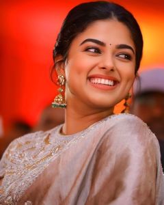 Siddhi Idnani Cute Pics @ Retta Thala Title Launch