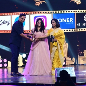 Aparna Balamurali won Best Actress In A Leading Role - Critics (Tamil) award for Soorarai Pottru movie @ SIIMA Awards 2021