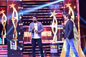 Dhananjay Ranjan won Best Lyric Writer (Kannada) award for Soul song Dia movie @ SIIMA Awards 2021