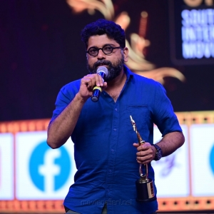 Mahesh Narayanan won Best Director (Malayalam) award for C U Soon movie @ SIIMA Awards 2021