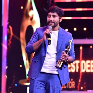 RJ Balaji NJ Saravanan won Best Debutant Director (Tamil) award for Mookuthi Amman movie @ SIIMA Awards 2021