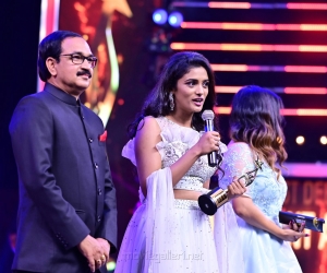 Roopa Koduvayur won Best Debutant Actress (Telugu) award for Uma Maheswara Ugra Roopasya movie @ SIIMA Awards 2021