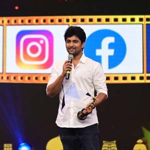 Actor-Nani-won-Entertainer-Of-The-Year-Telugu-award-for-Jersey-Gang-Leader-movie-@-SIIMA-Awards-2021