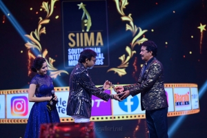 D-Imman-won-the-Best-Music-Director-Tamil-award-for-Viswasam-movie-@-SIIMA-Awards-2021