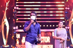 Director-Vetrimaaran-won-Best-Director-Tamil-award-for-the-Asuran-movie-@-SIIMA-Awards-2021