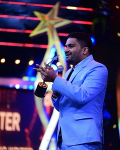 Pawan-Wadeyar-won-Best-Lyric-Writer-Kannada-award-for-Natasaarvabhowma-Title-Song-@-SIIMA-Awards-2021