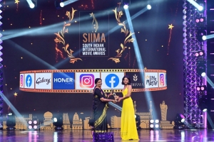 Prarthana-Indrajith-won-Best-Playback-Singer-Female-Malayalam-award-for-Thaarapadhamaake-song-in-Helen-movie-@-SIIMA-Awards-2021