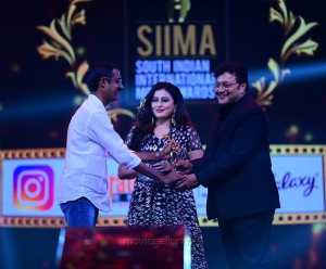 V-Studios-won-Best-Debutant-Producer-Tamil-award-for-Aadai-movie-@-SIIMA-Awards-2021