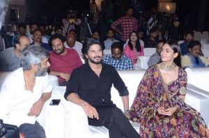 Hanu Raghavapudi, Dulquer Salmaan, Mrunal Thakur @ Sita Ramam Movie Thanks Meet Stills