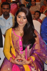 Actress Sneha Latest Cute Smile Images Pictures Photos