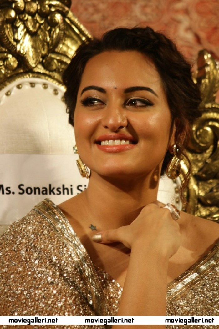 Actress Sonakshi Sinha Stills Lingaa Audio Release