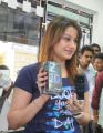 Actress Sonia Agarwal at Blackberry Z10 First Sale Photos