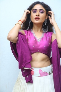 Iddaru Movie Actress Sony Charishta New Pics